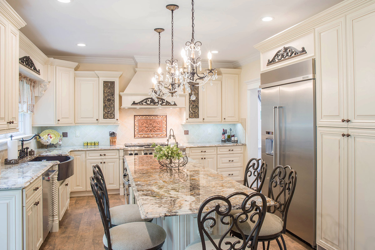 Traditional Kitchen Cabinets And